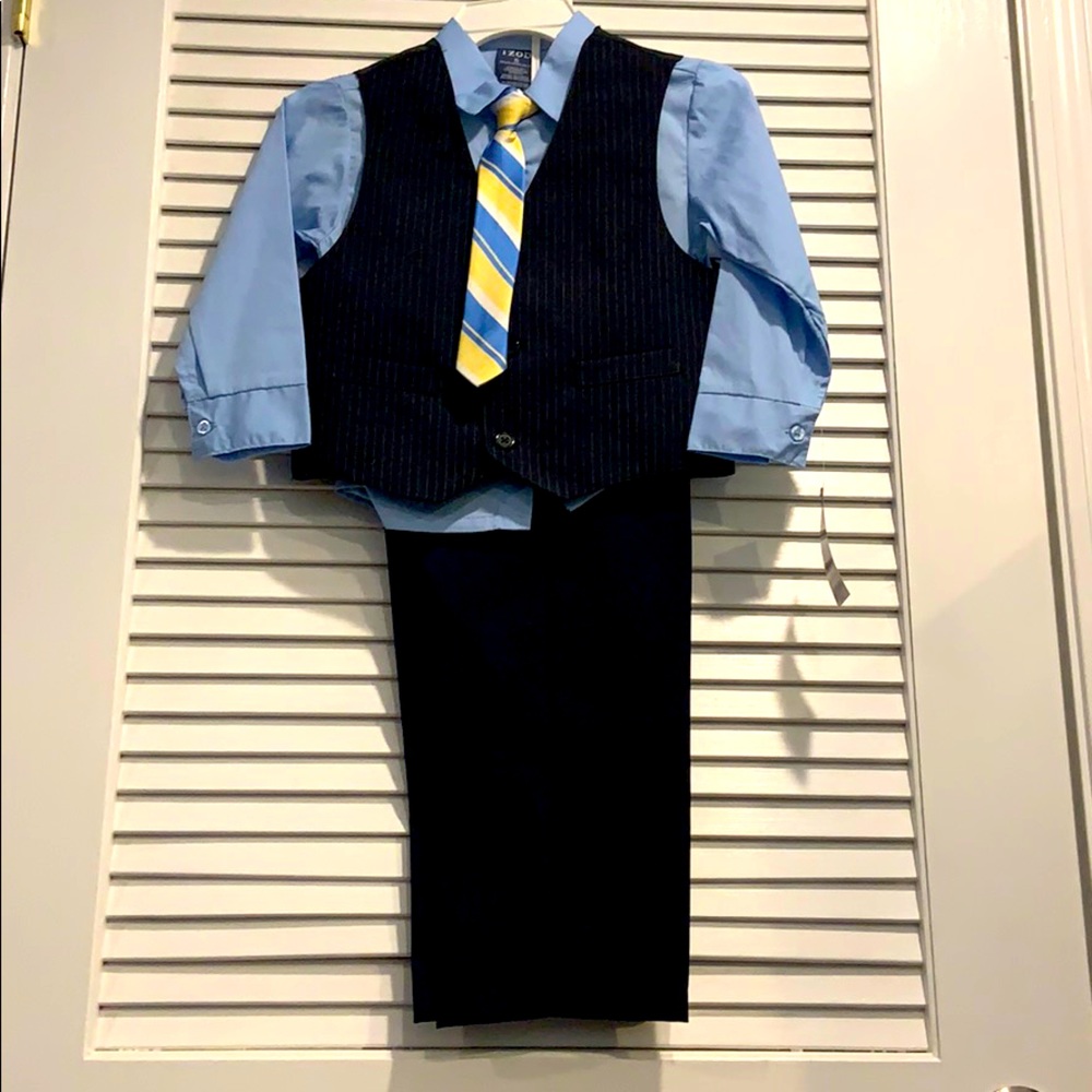 NWT four piece suit by Izod